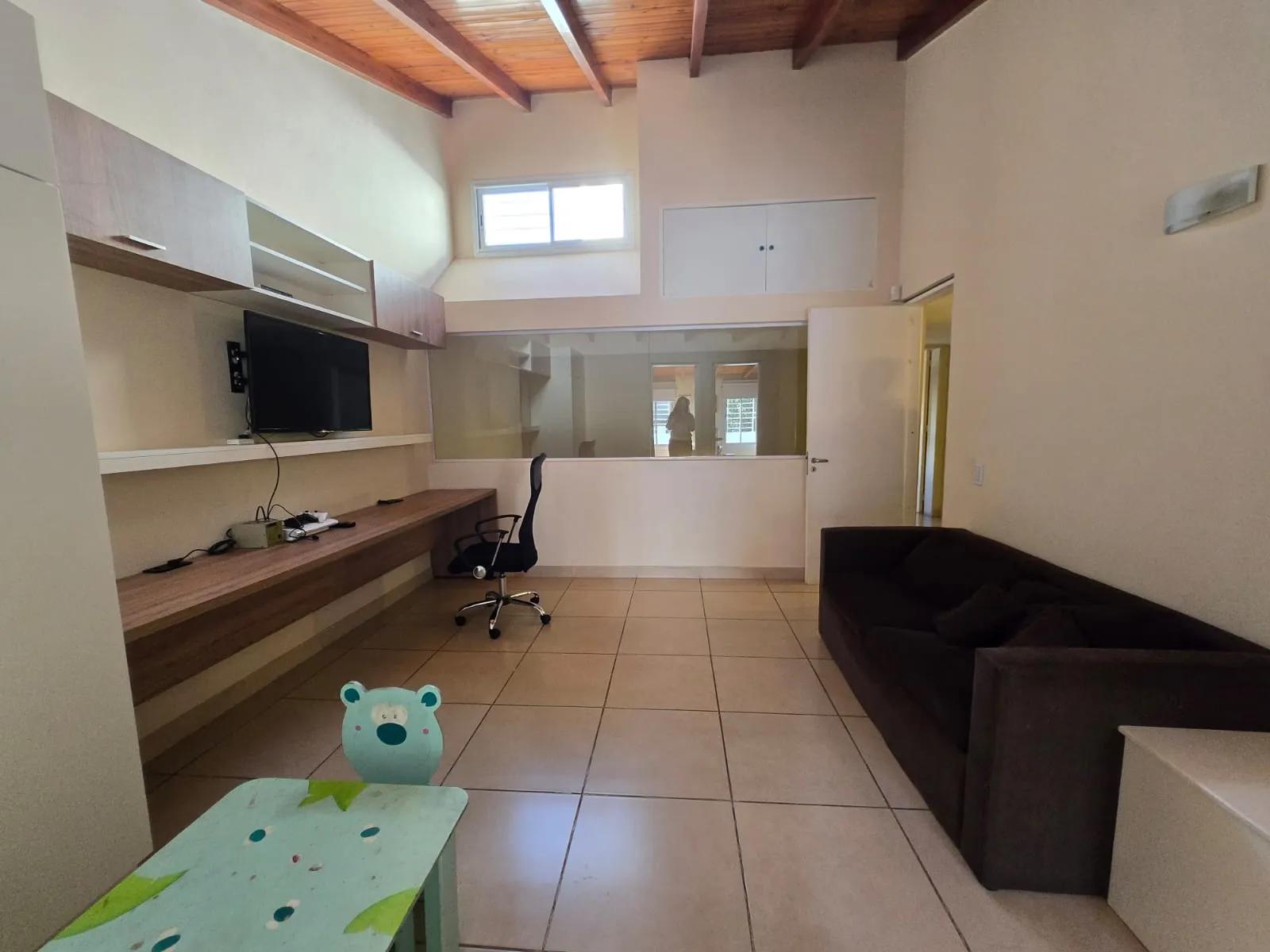 APTO CRÉDITO. Vendo casa c3 dorm. B Urca