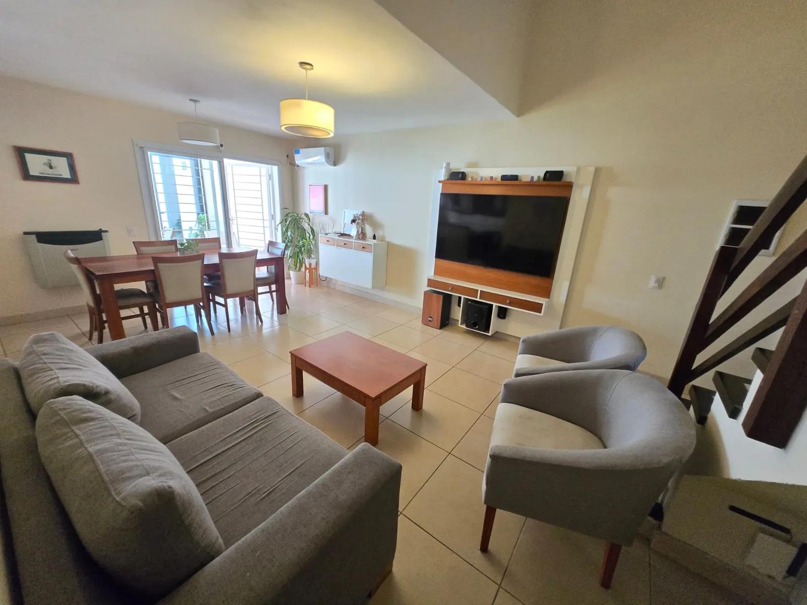 APTO CRÉDITO. Vendo casa c3 dorm. B Urca