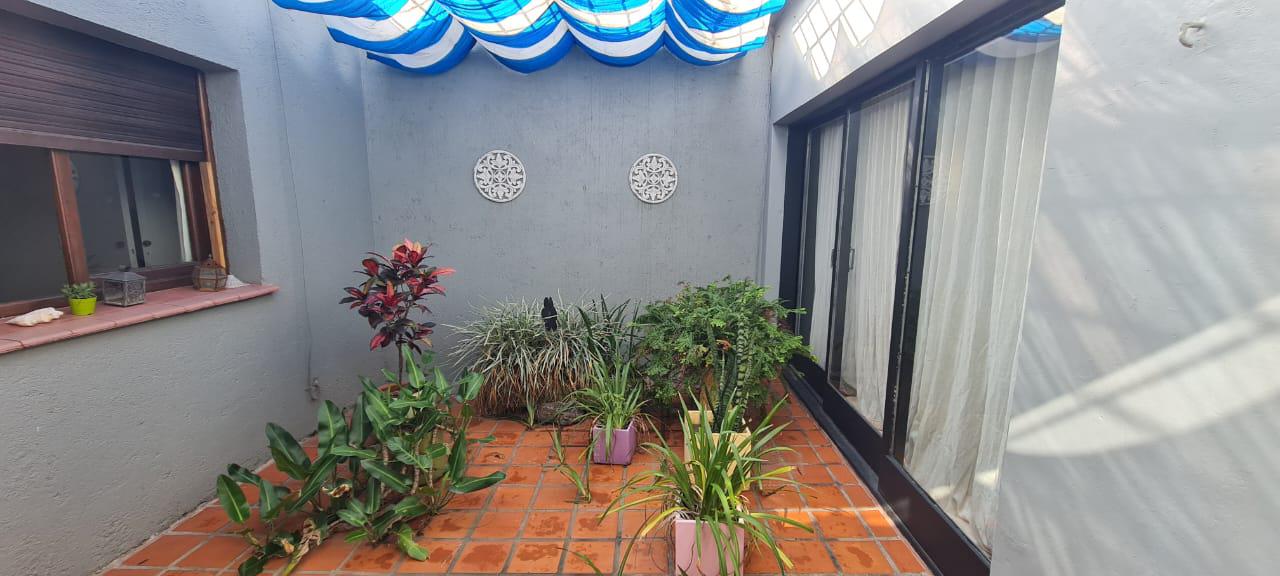 Vendo casa c3 dorm.y pileta.B Granja de Funes.