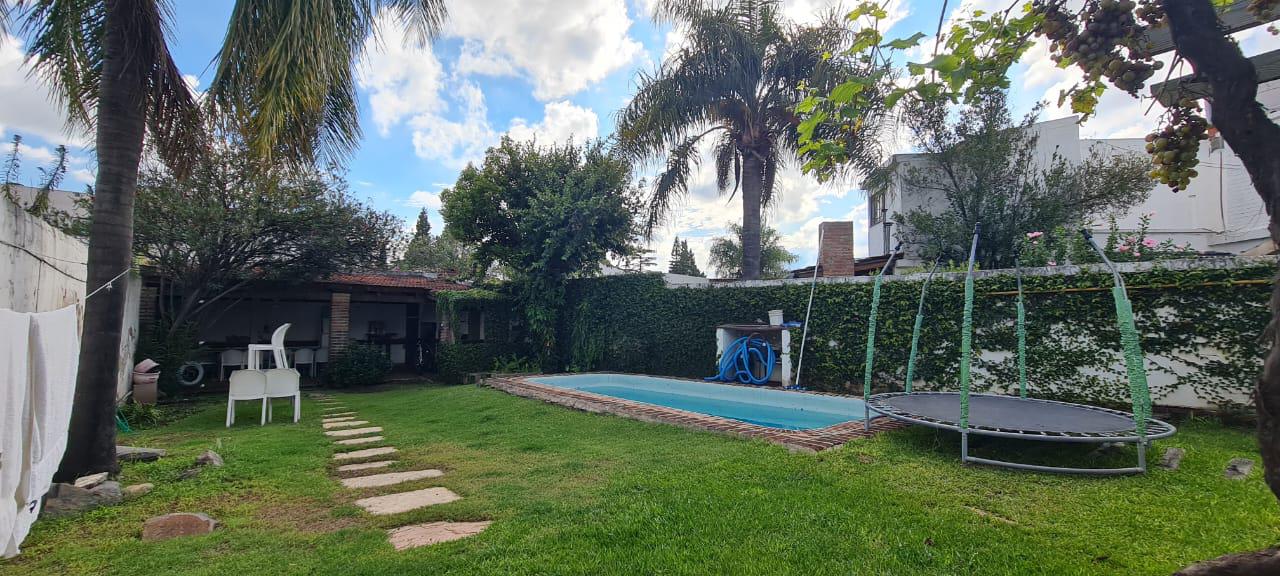 Vendo casa c3 dorm.y pileta.B Granja de Funes.