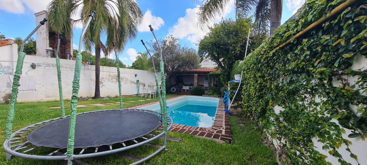 Vendo casa c3 dorm.y pileta.B Granja de Funes.