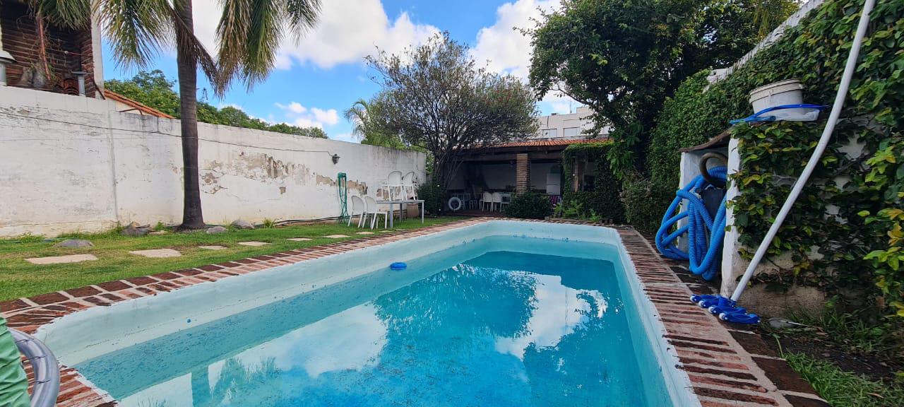 Vendo casa c3 dorm.y pileta.B Granja de Funes.