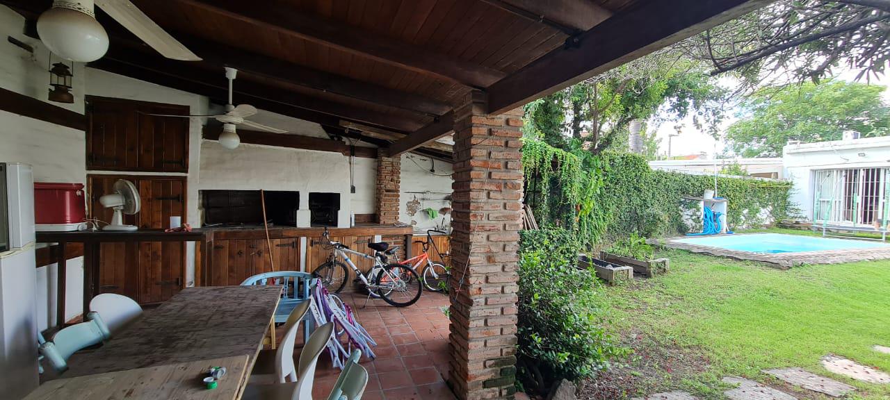 Vendo casa c3 dorm.y pileta.B Granja de Funes.