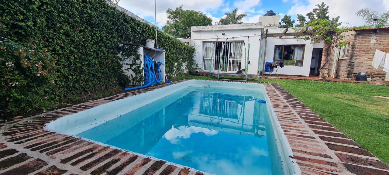 Vendo casa c3 dorm.y pileta.B Granja de Funes.