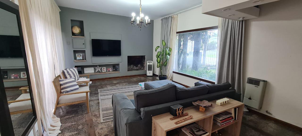 Vendo casa c3 dorm.y pileta.B Granja de Funes.