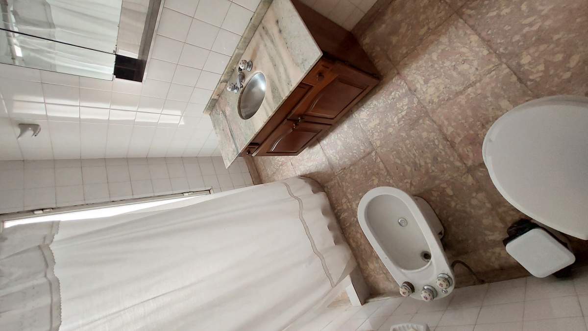 Casa 4 Dormitorios con Patio Grande y Garage - Opcion Deposito - Lavalleja 2600