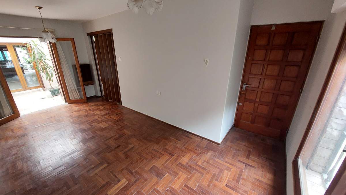 Casa 4 Dormitorios con Patio Grande y Garage - Opcion Deposito - Lavalleja 2600