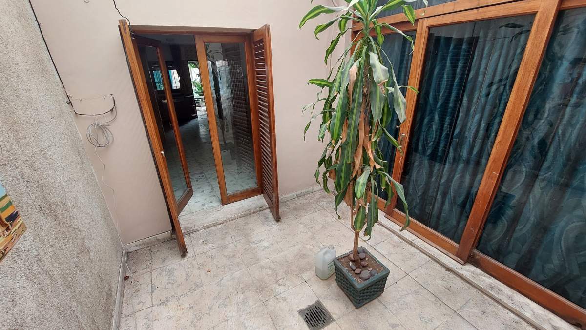 Casa 4 Dormitorios con Patio Grande y Garage - Opcion Deposito - Lavalleja 2600