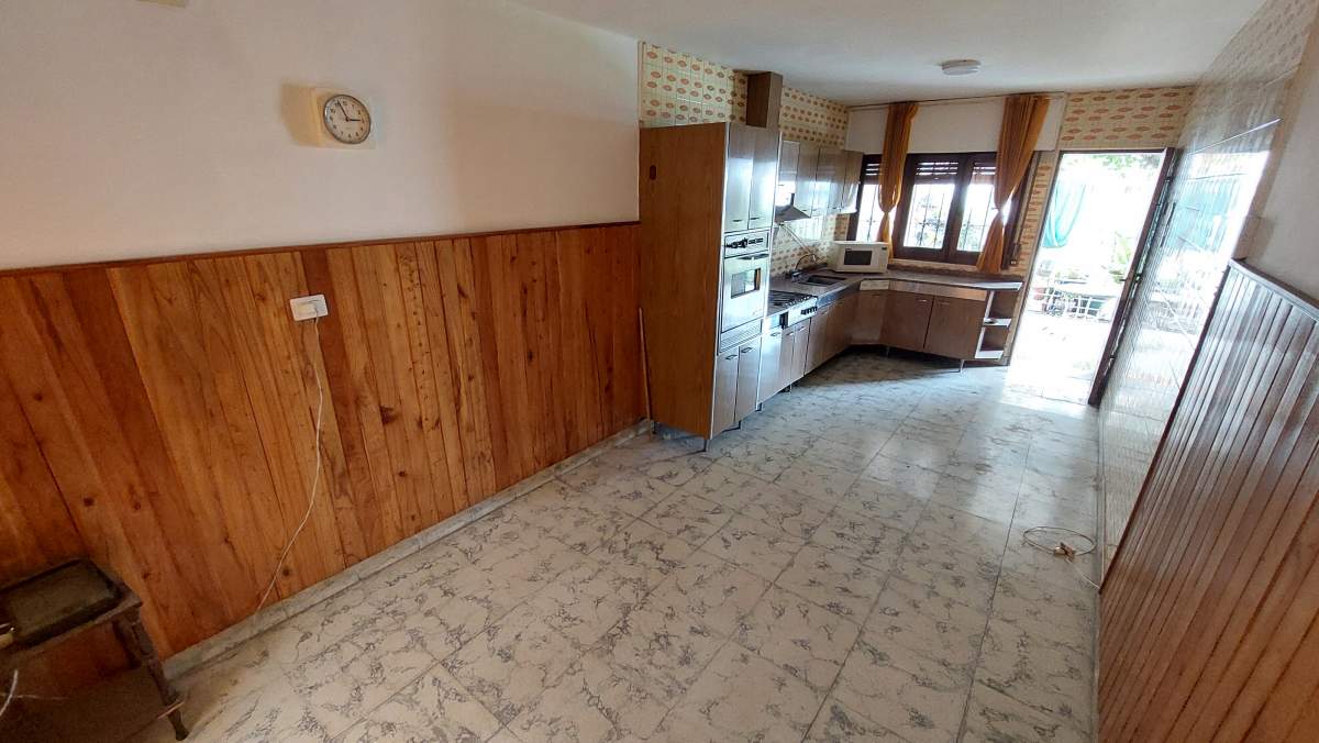 Casa 4 Dormitorios con Patio Grande y Garage - Opcion Deposito - Lavalleja 2600
