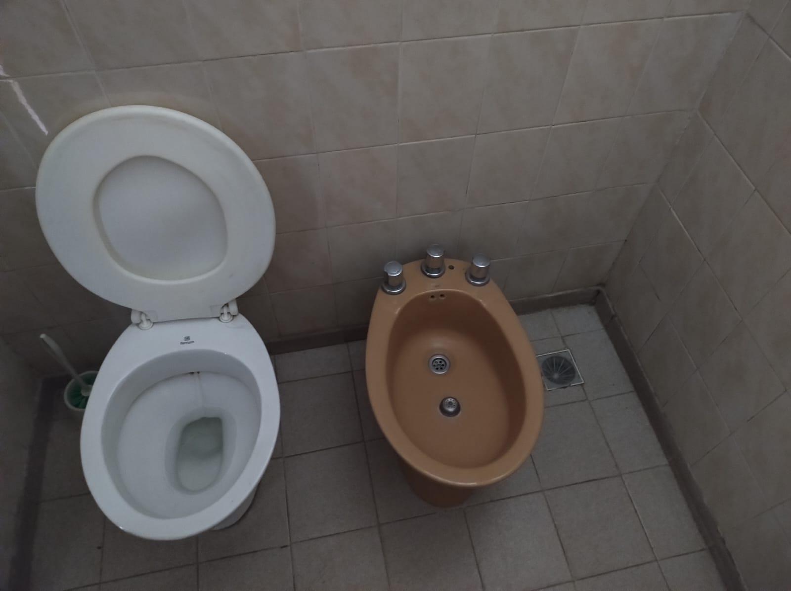 SE ALQUILA MONOAMBIENTE CON PATIO B LOS PLATANOS