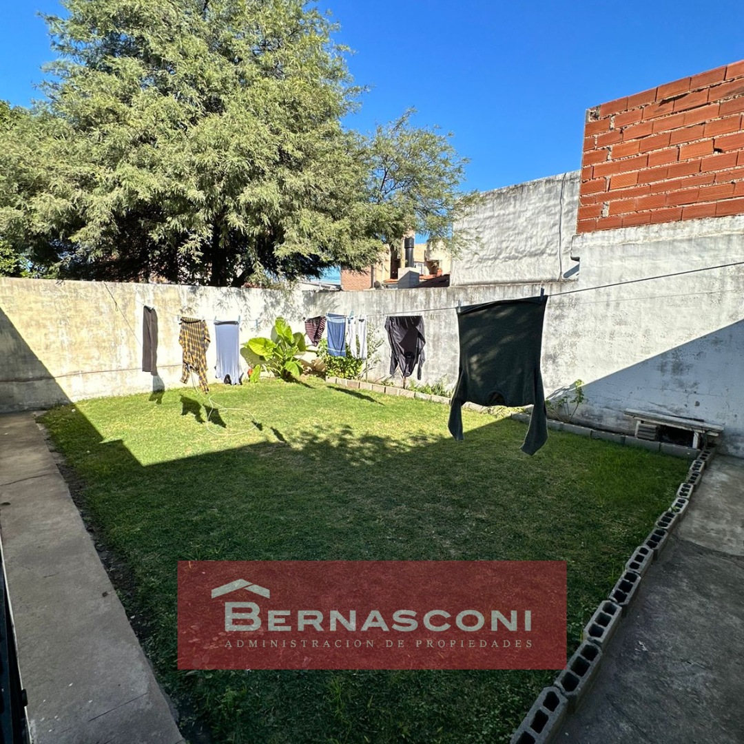 Casa en venta de 3 dormitorios con cochera y patio en B Jardín Hipódromo  Córdoba Capital