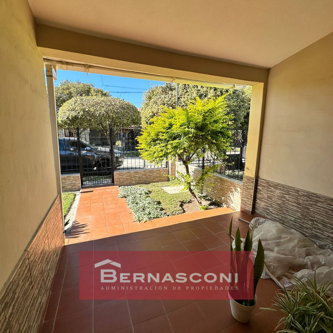Casa en venta de 3 dormitorios con cochera y patio en B Jardín Hipódromo  Córdoba Capital