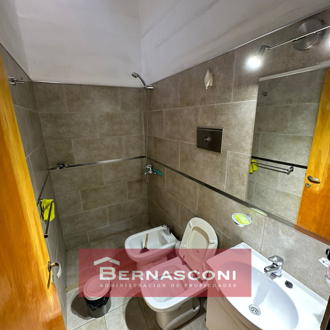 Casa en venta de 3 dormitorios con cochera y patio en B Jardín Hipódromo  Córdoba Capital