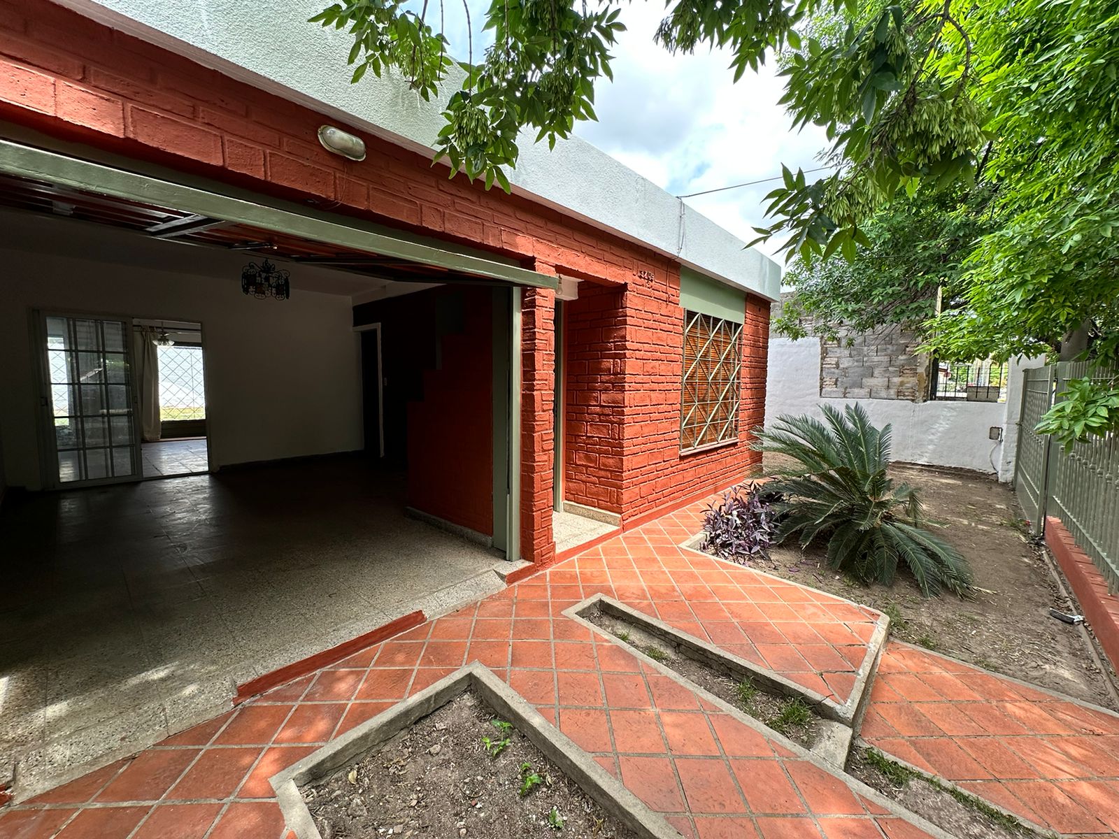 CASA EN ALQUILER  BARRIO LOS GRANADOS