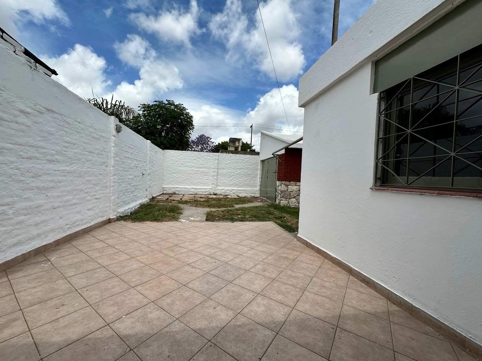CASA EN ALQUILER  BARRIO LOS GRANADOS