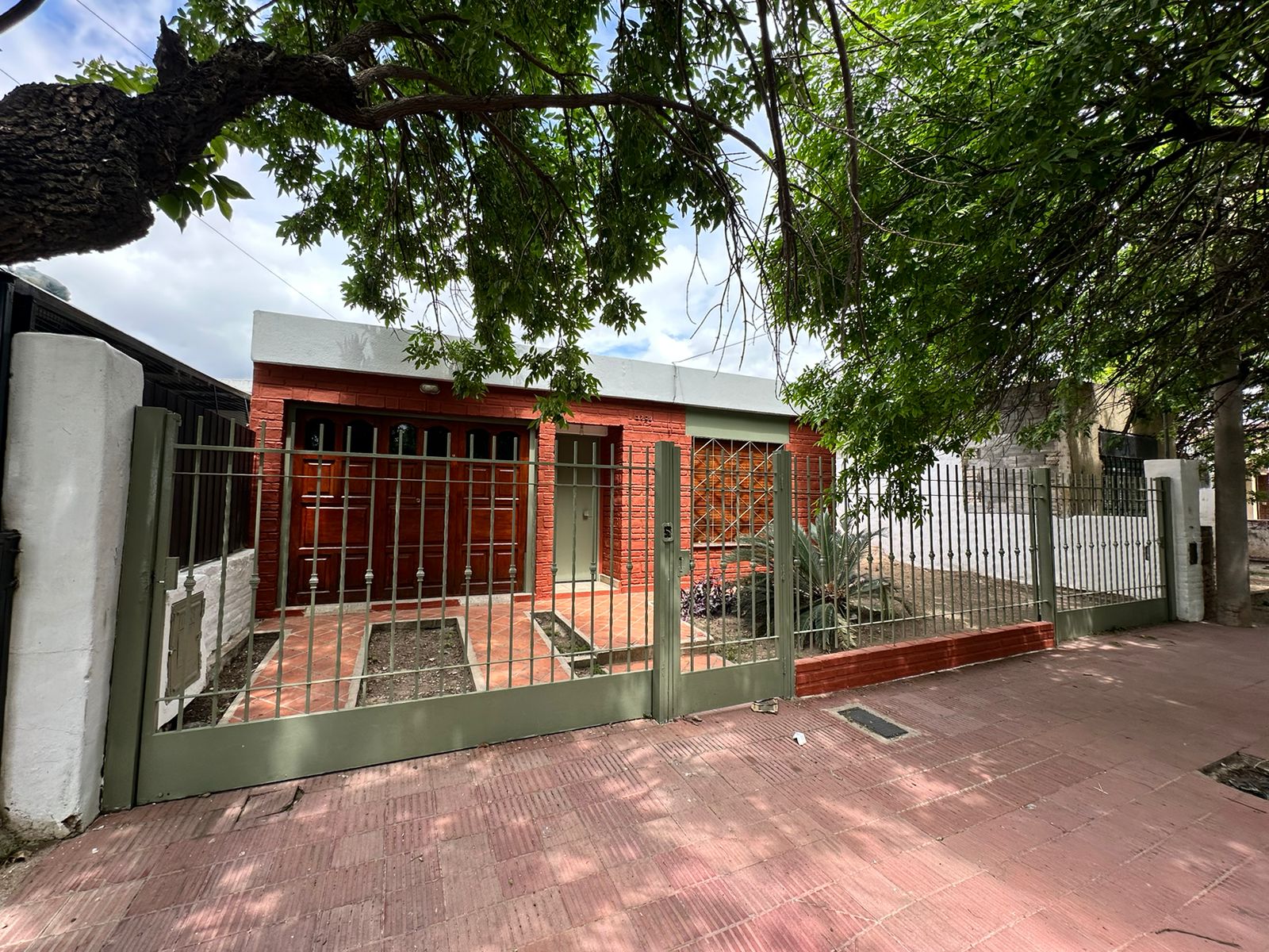 CASA EN ALQUILER  BARRIO LOS GRANADOS