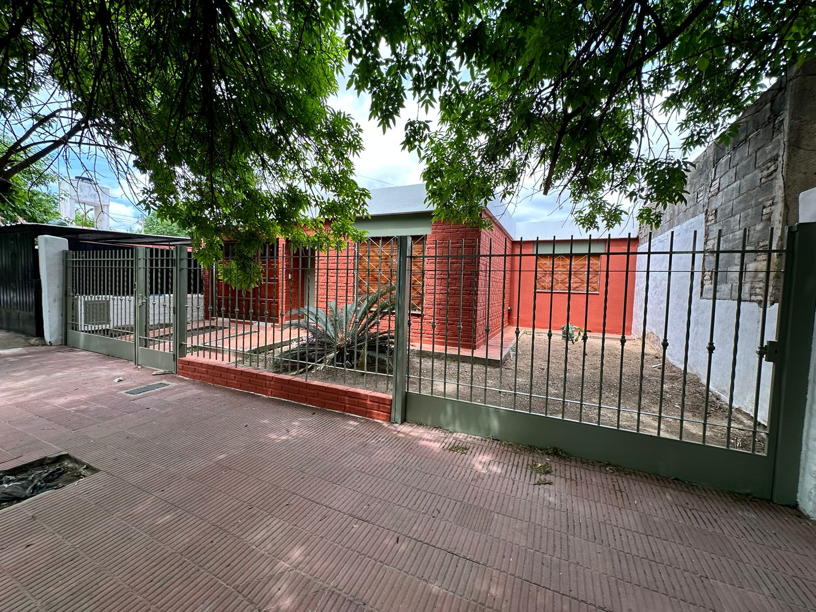 CASA EN ALQUILER  BARRIO LOS GRANADOS