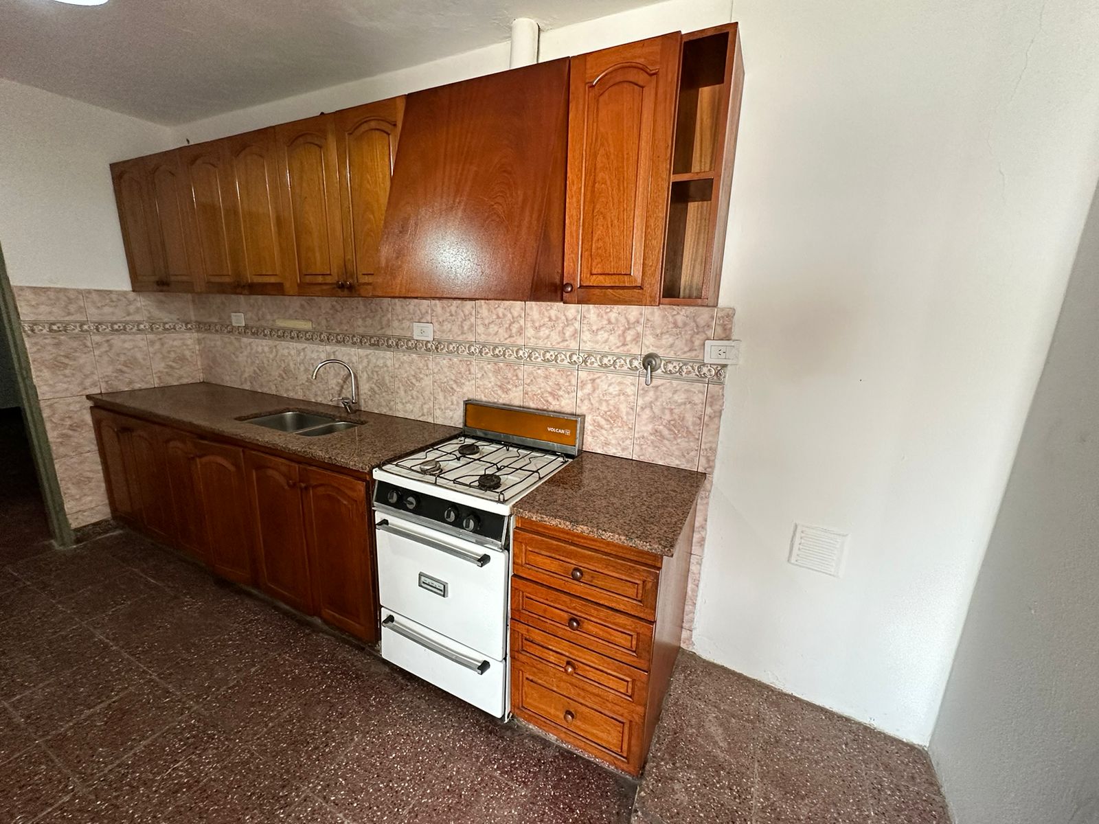 CASA EN ALQUILER  BARRIO LOS GRANADOS
