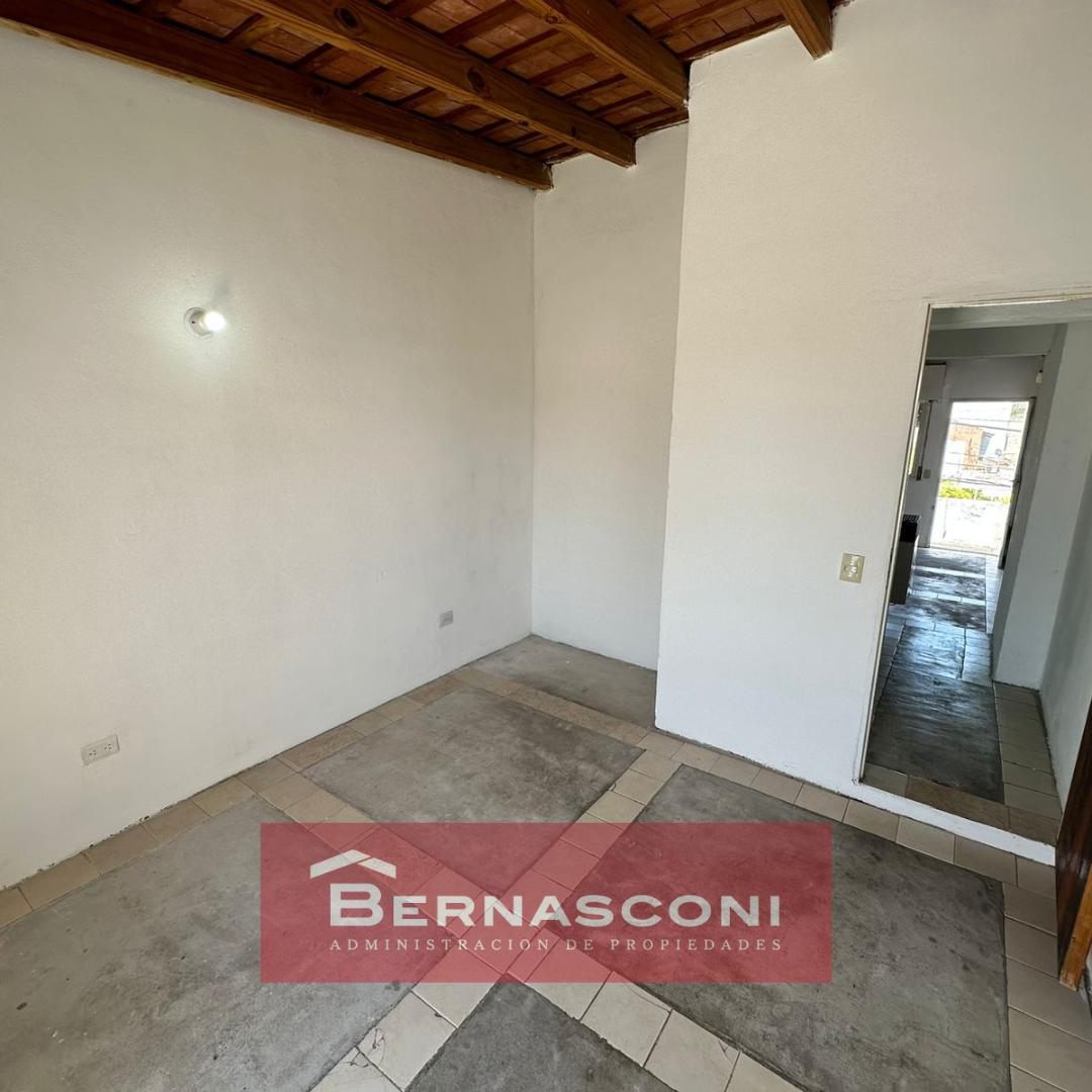 Departamento 1 Dormitorio  Segundo Piso por Escalera  Barrio Jardín  Zona Sur
