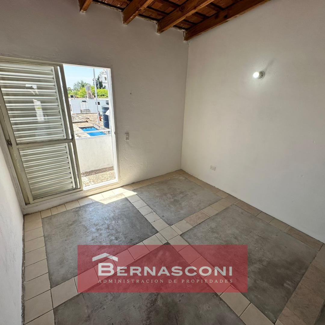 Departamento 1 Dormitorio  Segundo Piso por Escalera  Barrio Jardín  Zona Sur