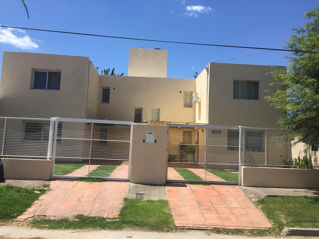 HERMOSO DUPLEX EN ALQUILER CON COCHERA - B GRANJA DE FUNES -