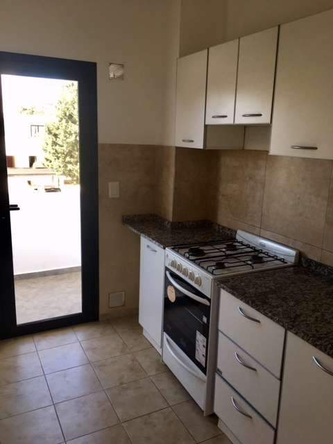 ALQUILER EN COMPLEJO CERRADO CON PILETA  - VILLA ALLENDE 3 DORMITORIOS