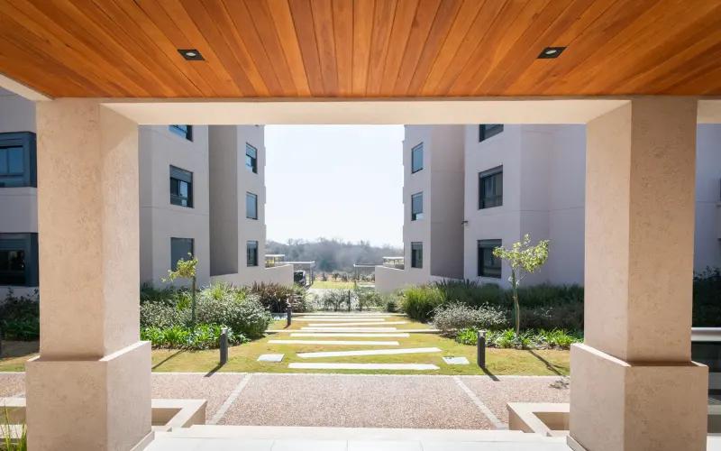 LIVETTE CHATEAU  CARRERAS 2 DORM PLANTA BAJA COCHERA