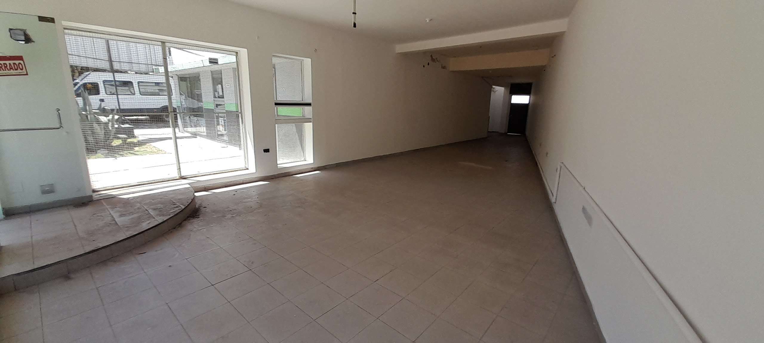 RESIDENCIAL AMERICA - PUERTO DE PALOS 1371 - LOCAL CON BAÑO EN ALQUILER