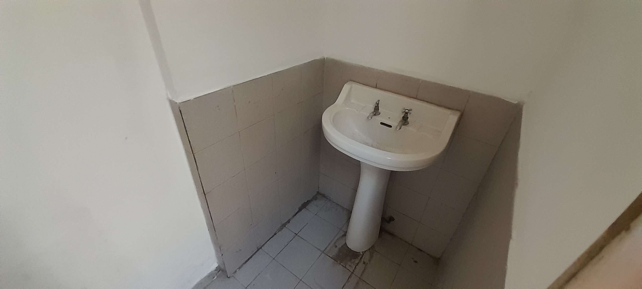 RESIDENCIAL AMERICA - PUERTO DE PALOS 1371 - LOCAL CON BAÑO EN ALQUILER