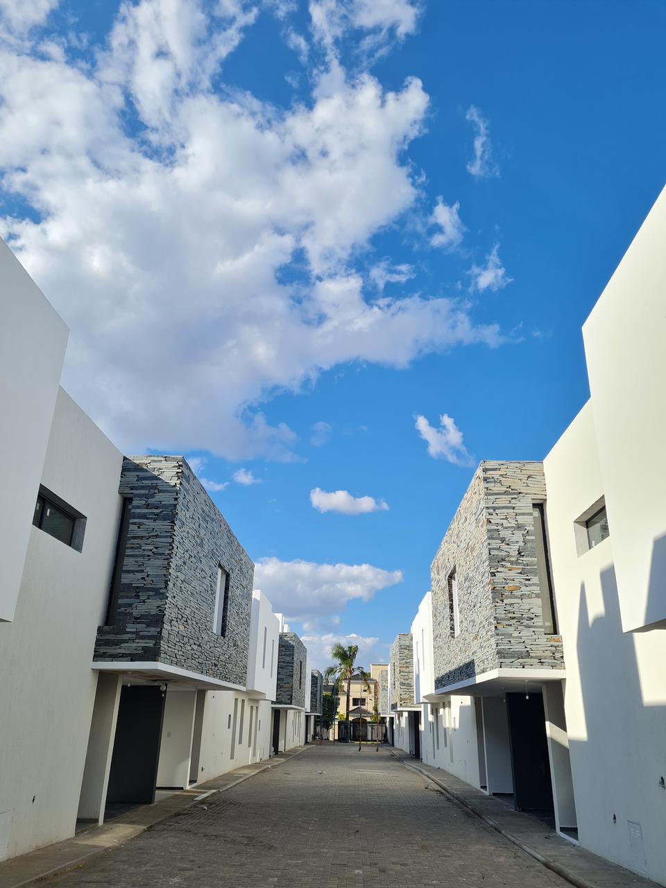 DÚPLEX EN ALQUILER  3 DORMITORIOS  HOUSING  SAN FERNANDO