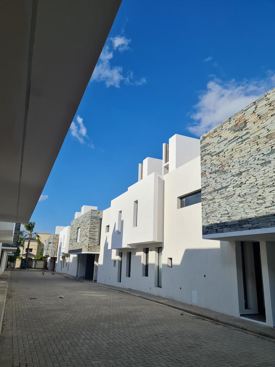 DÚPLEX EN ALQUILER  3 DORMITORIOS  HOUSING  SAN FERNANDO