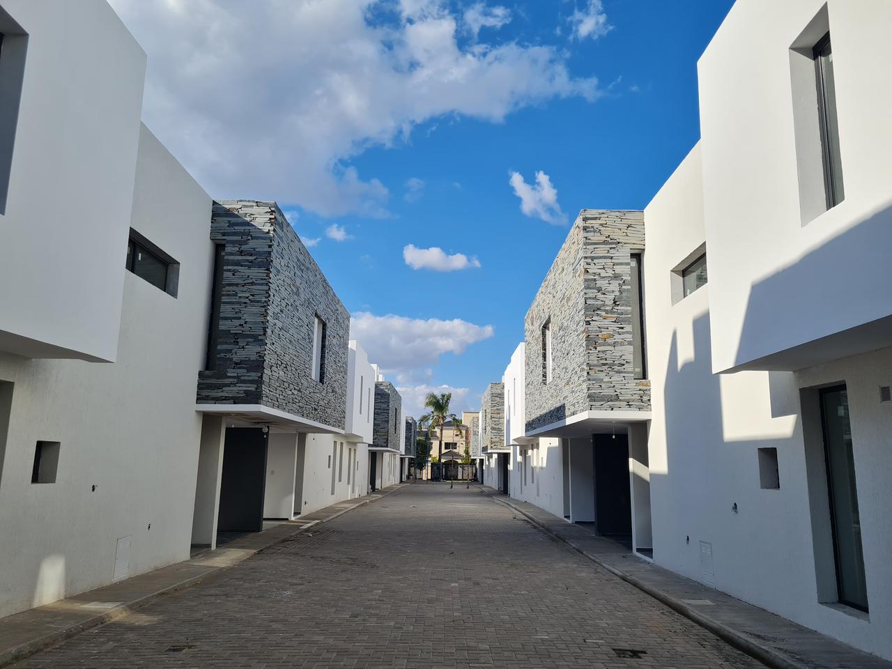 DÚPLEX EN ALQUILER  3 DORMITORIOS  HOUSING  SAN FERNANDO