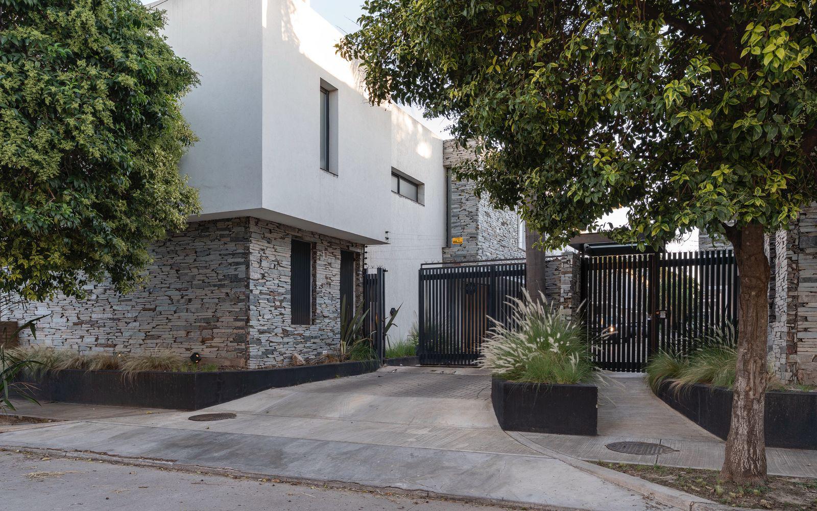 DÚPLEX EN ALQUILER  3 DORMITORIOS  HOUSING  SAN FERNANDO