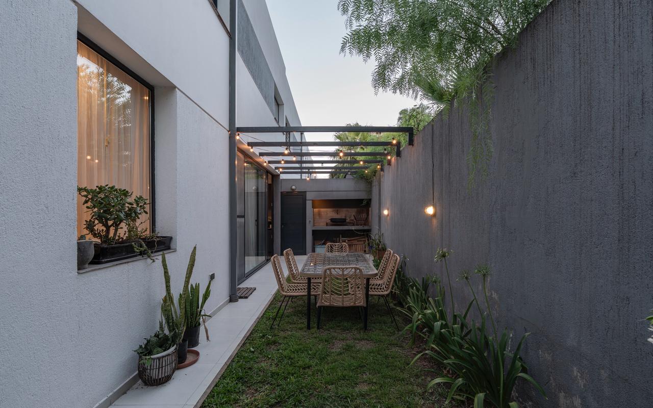 DÚPLEX EN ALQUILER  3 DORMITORIOS  HOUSING  SAN FERNANDO