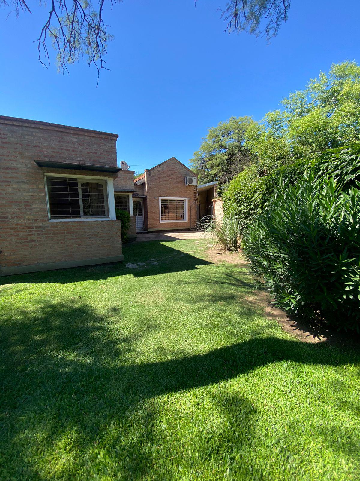 CASA EN VENTA - VILLA RIVERA INDARTE 3 DORM -PATIO -PILETA