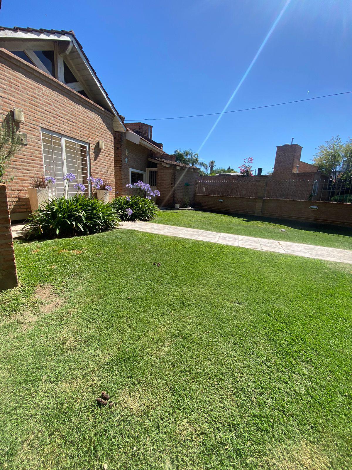 CASA EN VENTA - VILLA RIVERA INDARTE 3 DORM -PATIO -PILETA