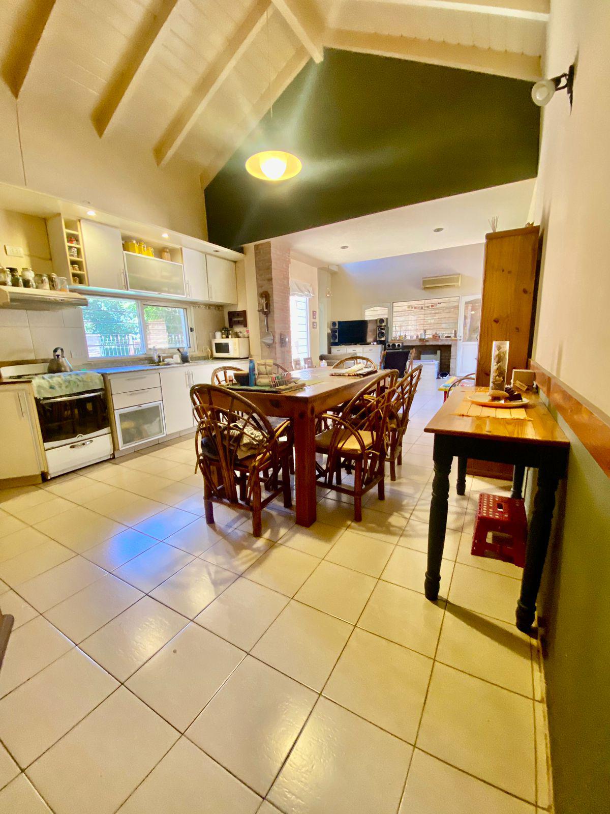 CASA EN VENTA - VILLA RIVERA INDARTE 3 DORM -PATIO -PILETA