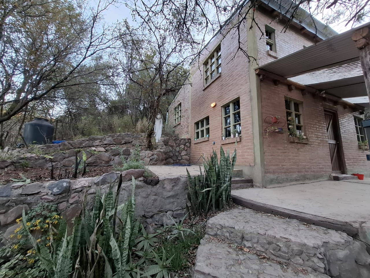 CASA EN VENTA - BARRIO VALLE DEL SOL - MENDIOLAZA