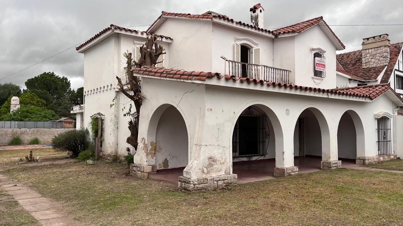 ALQUILER Tejeda 4133 CASONA ANTIGUA USO COMERCIAL gastronomico coworking oficinas indumentaria etc