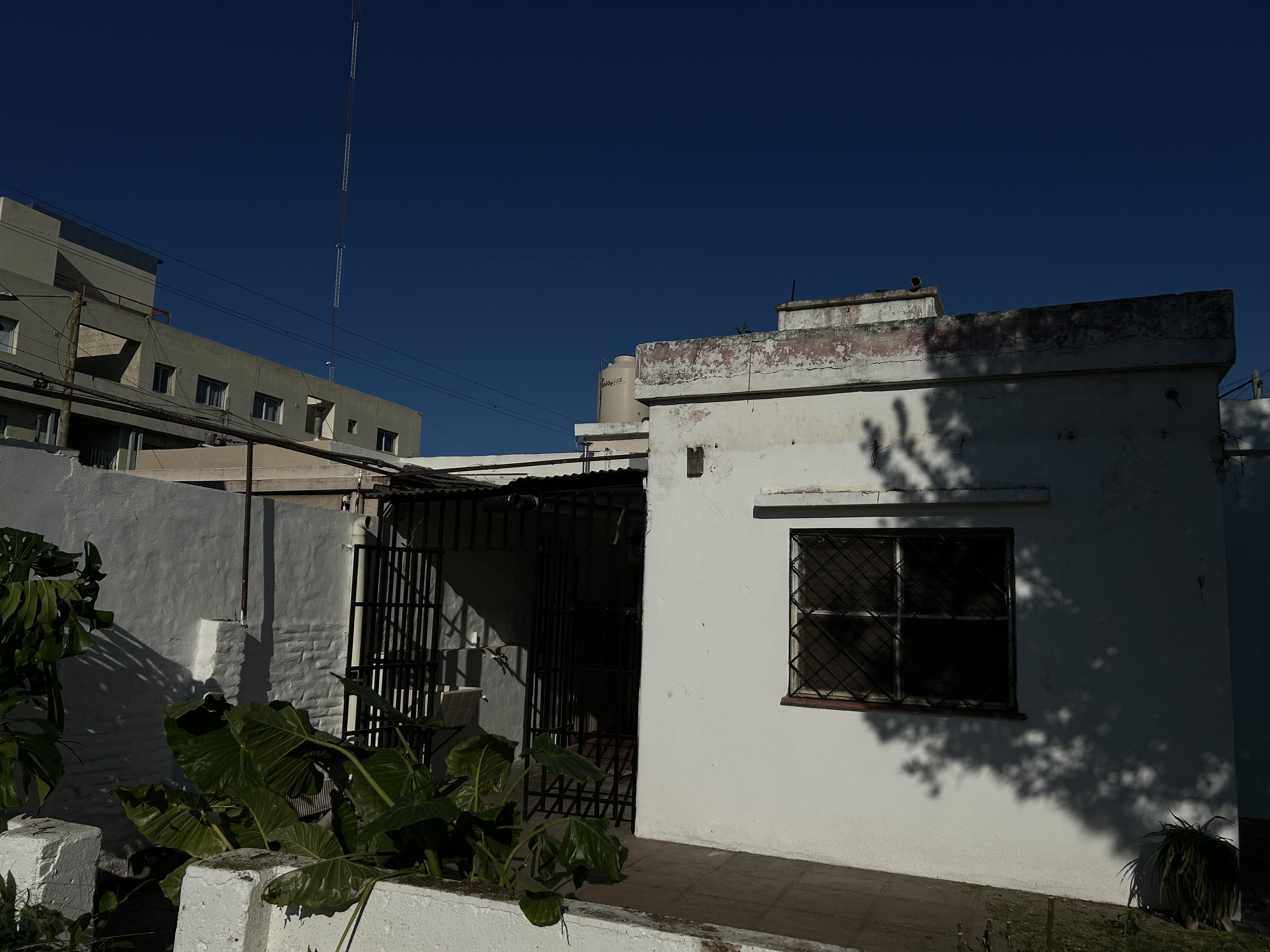 Casa a mts Dino Ruta 20 con garage y patio !!!