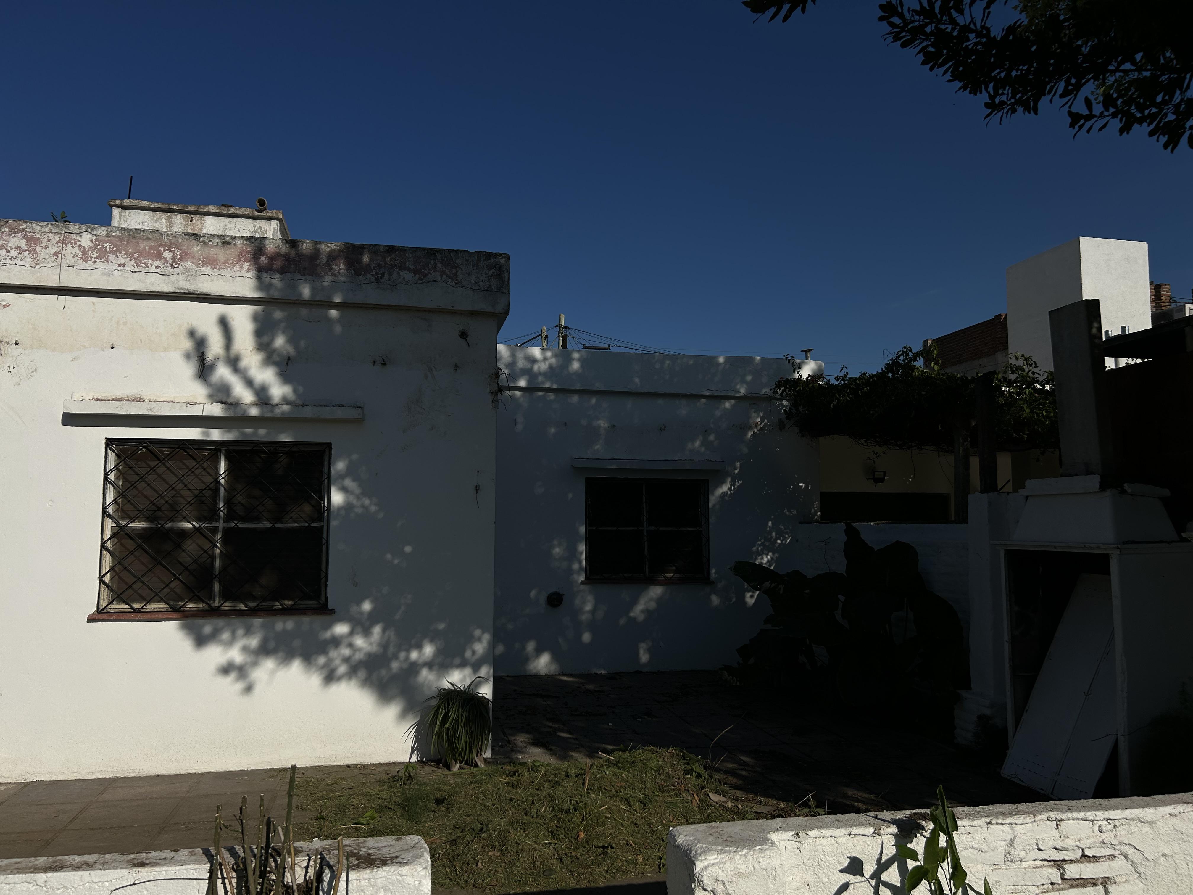 Casa a mts Dino Ruta 20 con garage y patio !!!