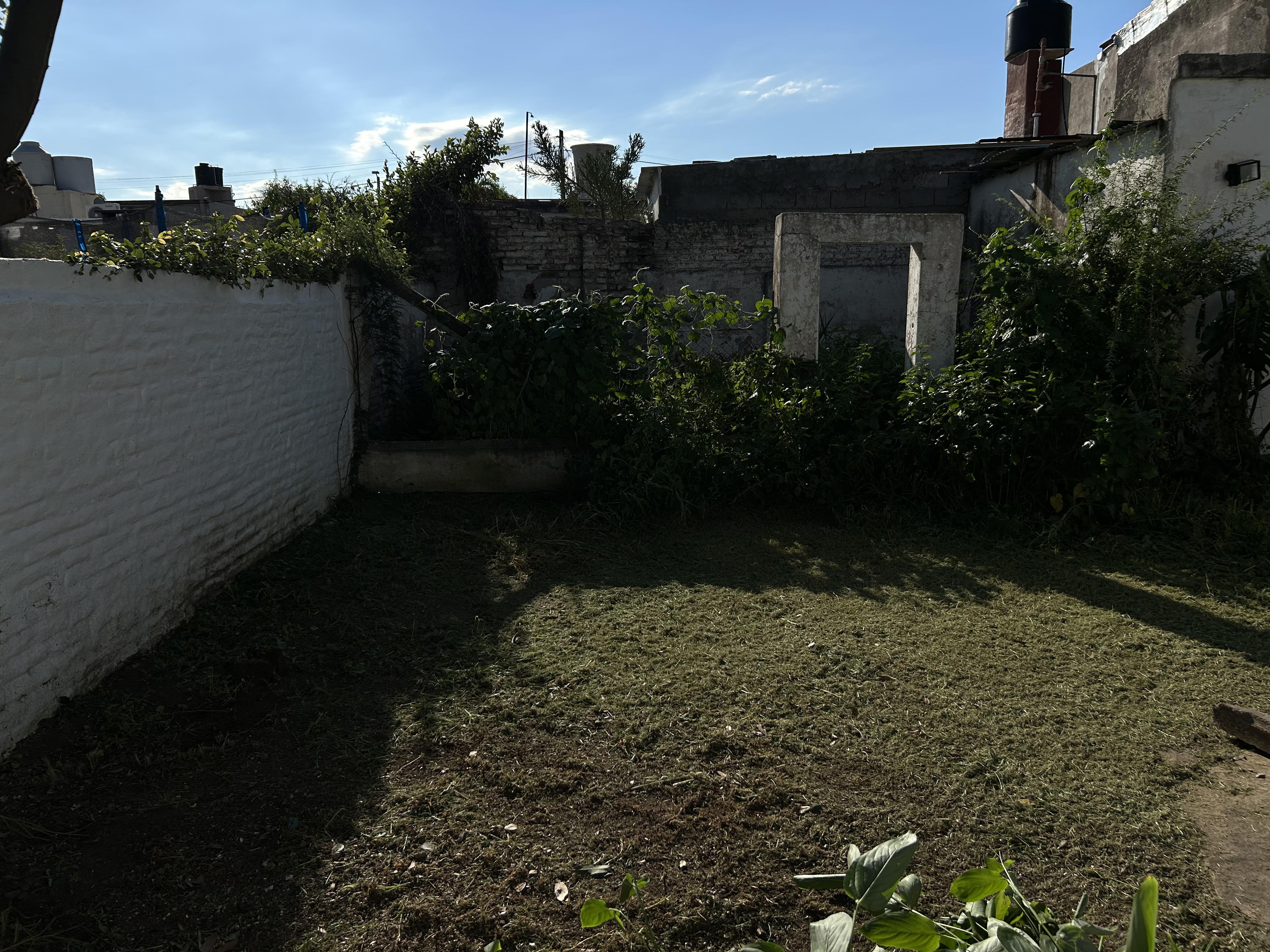 Casa a mts Dino Ruta 20 con garage y patio !!!