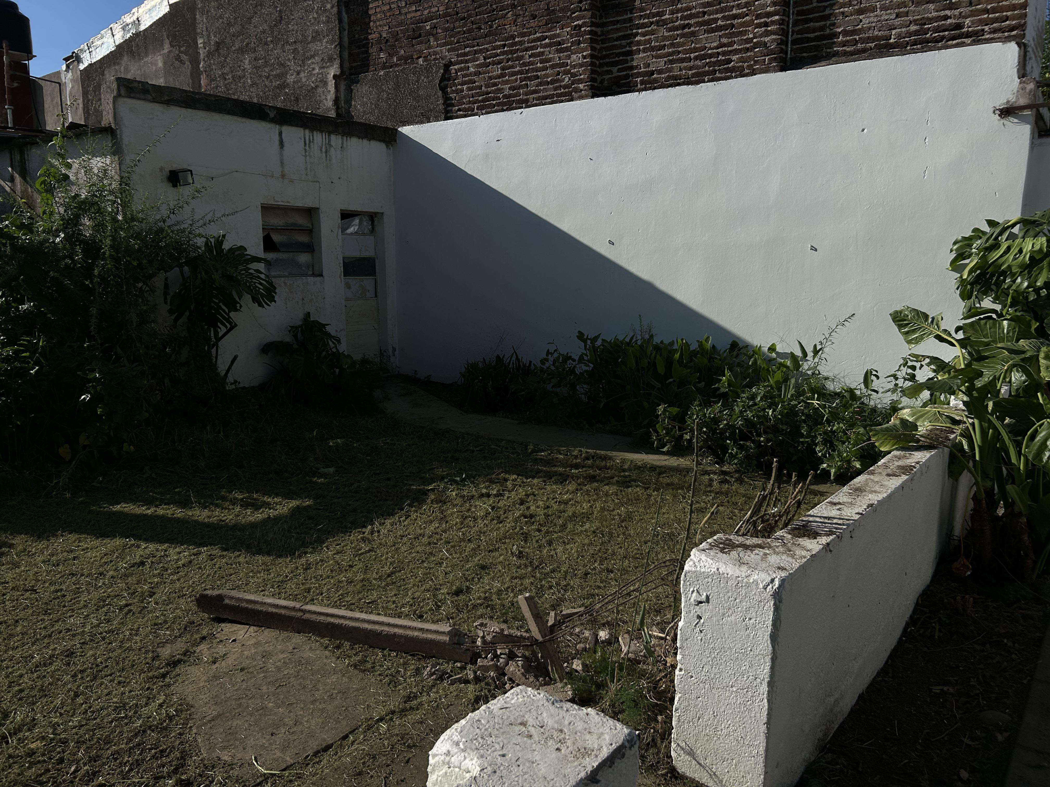 Casa a mts Dino Ruta 20 con garage y patio !!!