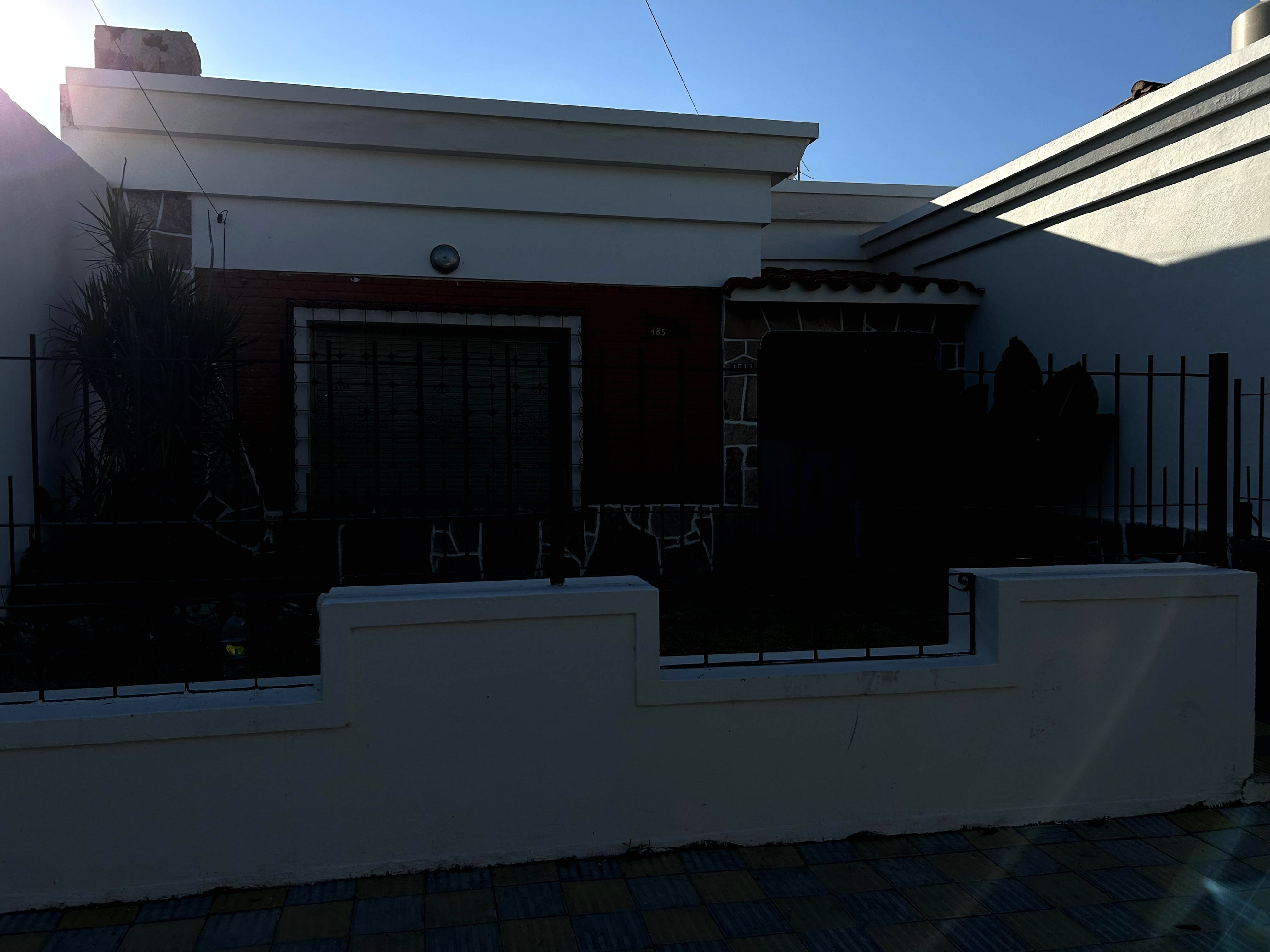 Casa a mts Dino Ruta 20 con garage y patio !!!