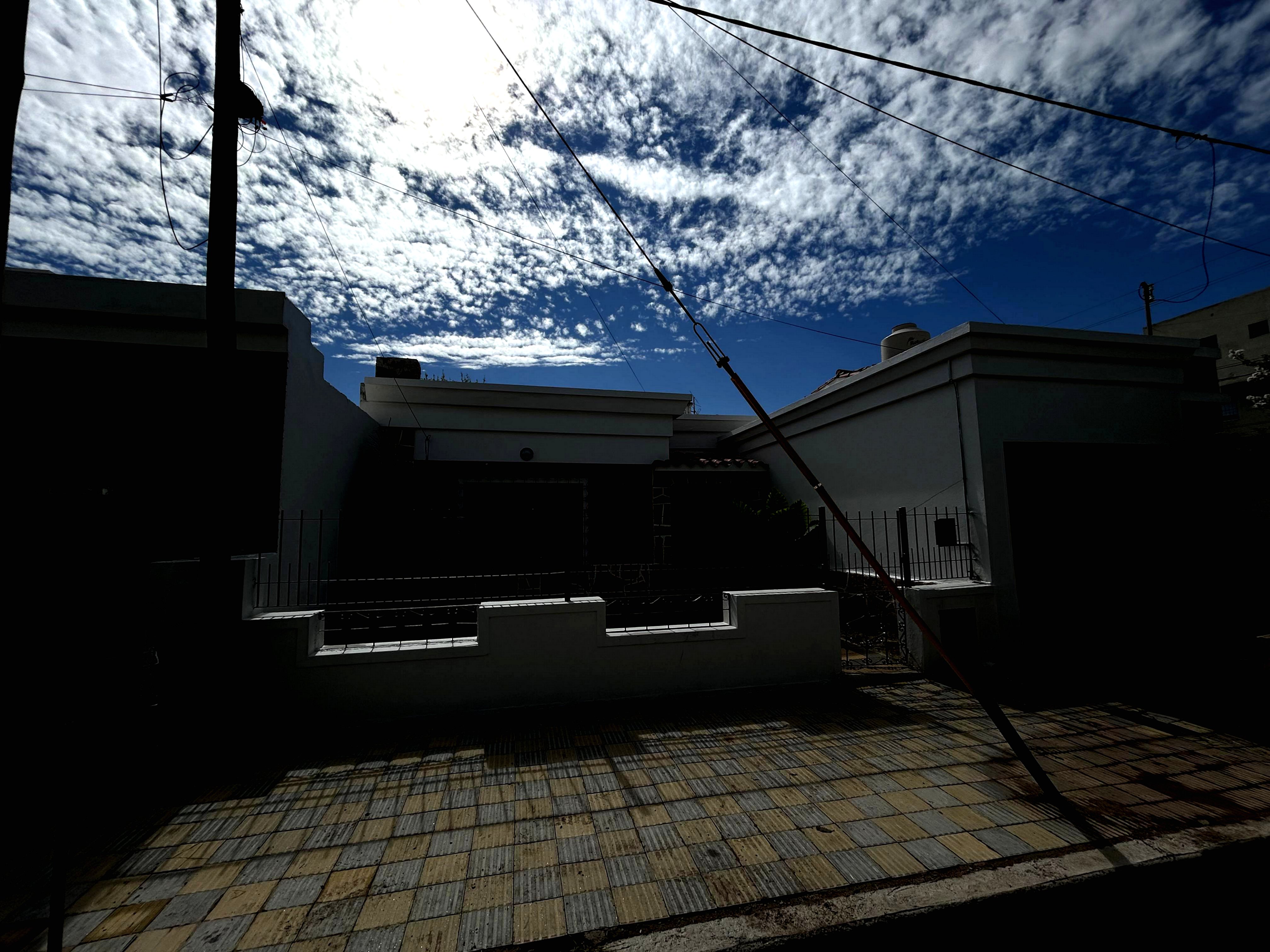 Casa a mts Dino Ruta 20 con garage y patio !!!