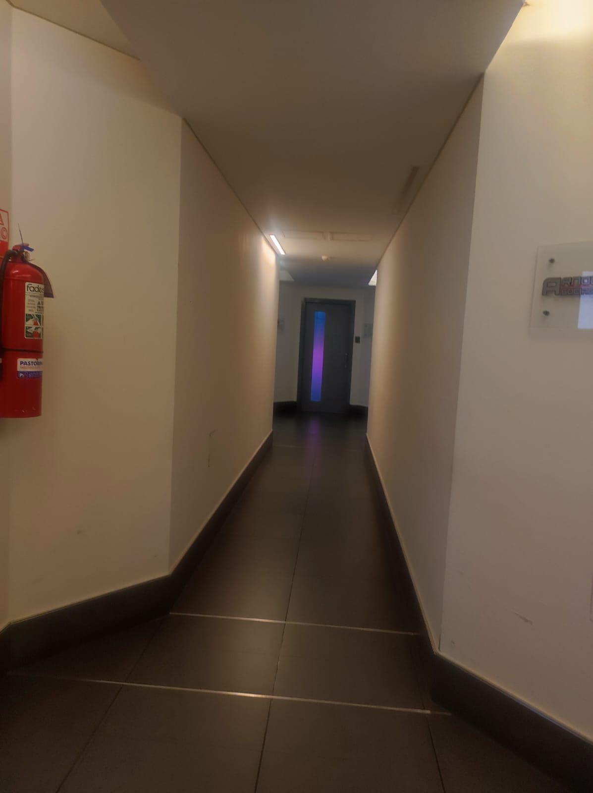 MODERNA OFICINA EN VILLAGE PLAZA FRENTE MUJER URBANA Av.R. NUÑEZ Y LAPACE