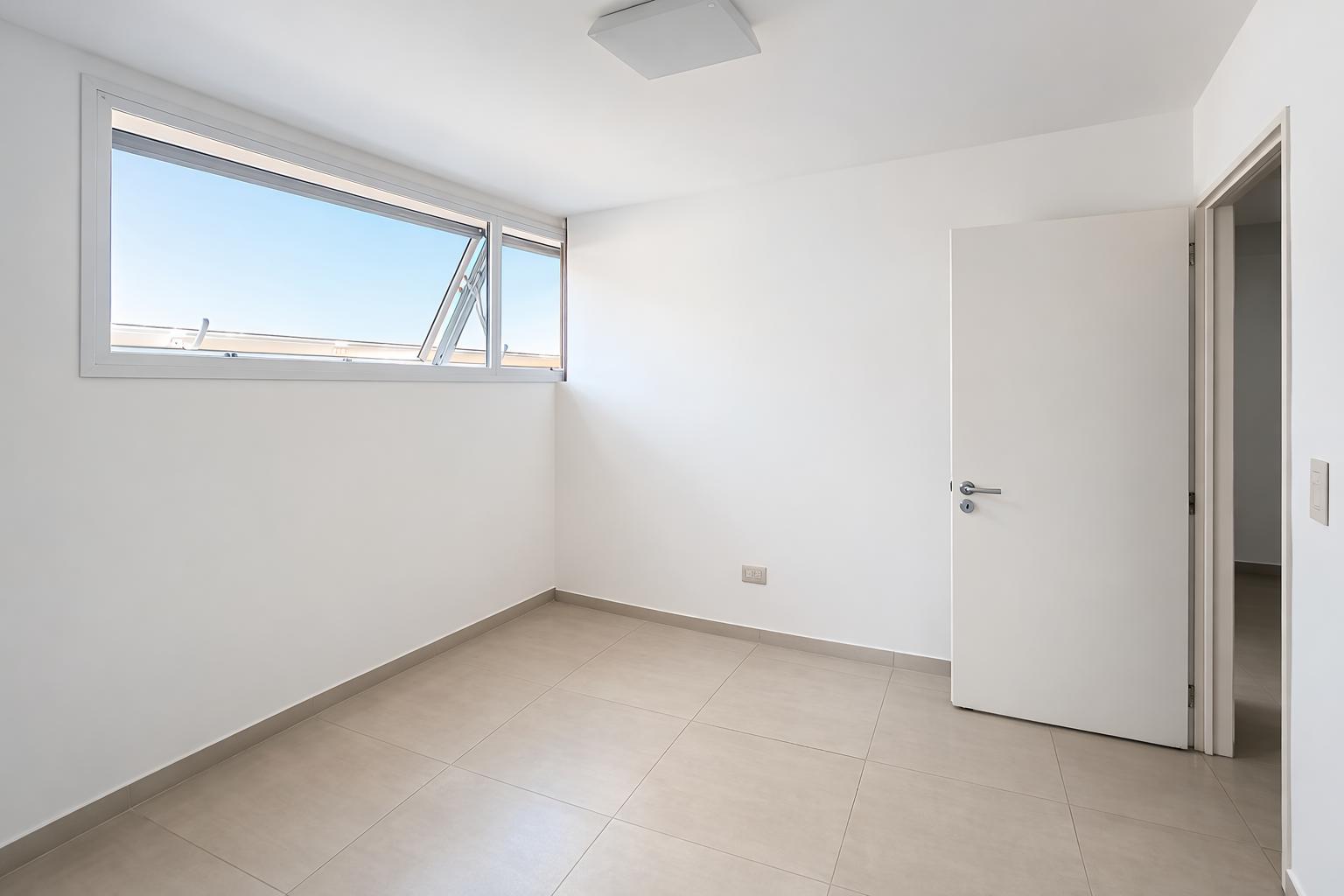 MODERNA OFICINA EN VILLAGE PLAZA FRENTE MUJER URBANA Av.R. NUÑEZ Y LAPACE