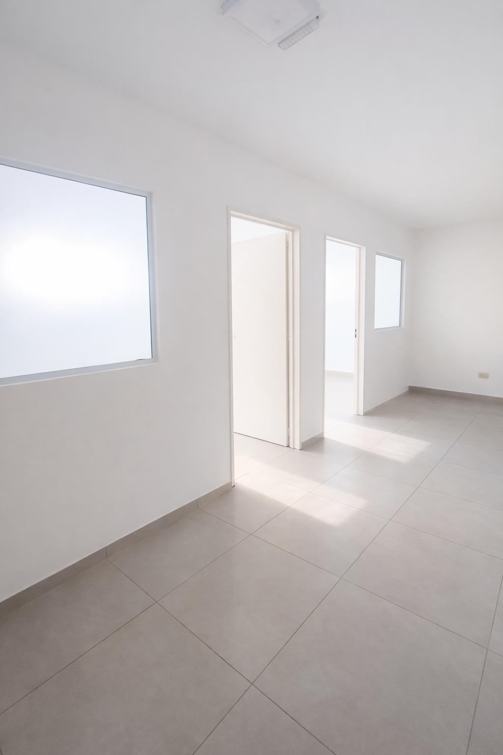 MODERNA OFICINA EN VILLAGE PLAZA FRENTE MUJER URBANA Av.R. NUÑEZ Y LAPACE