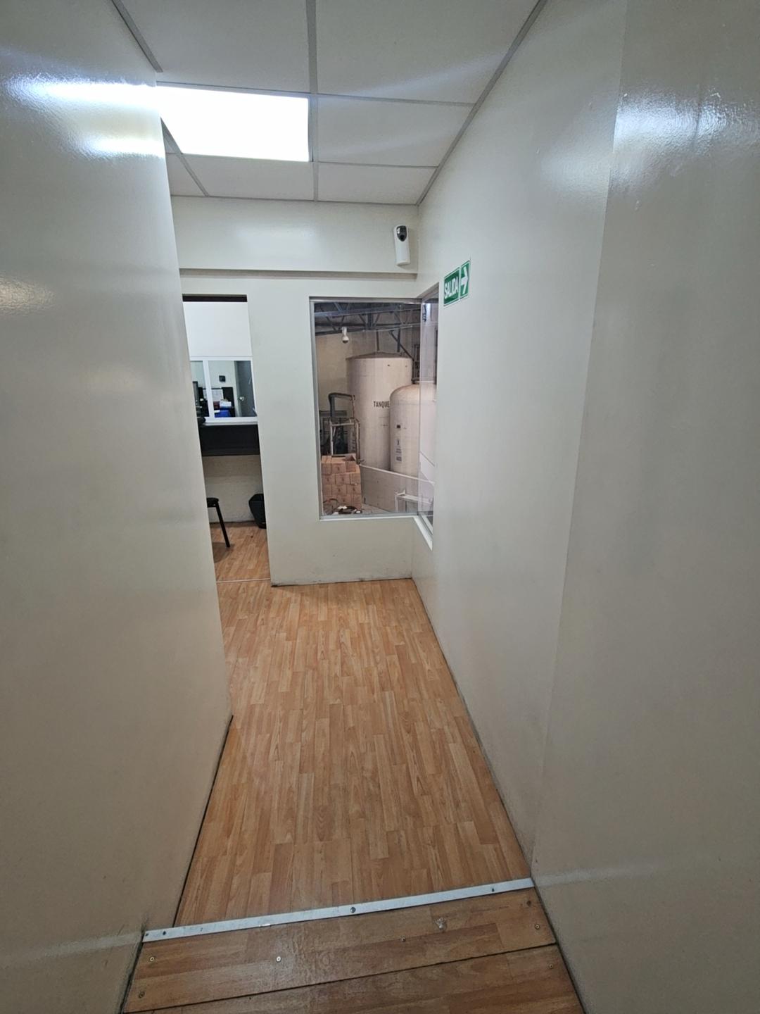 Excelente Galpon esquina. Doble ingreso con Oficinas U$S 179.000.- Patron 3A