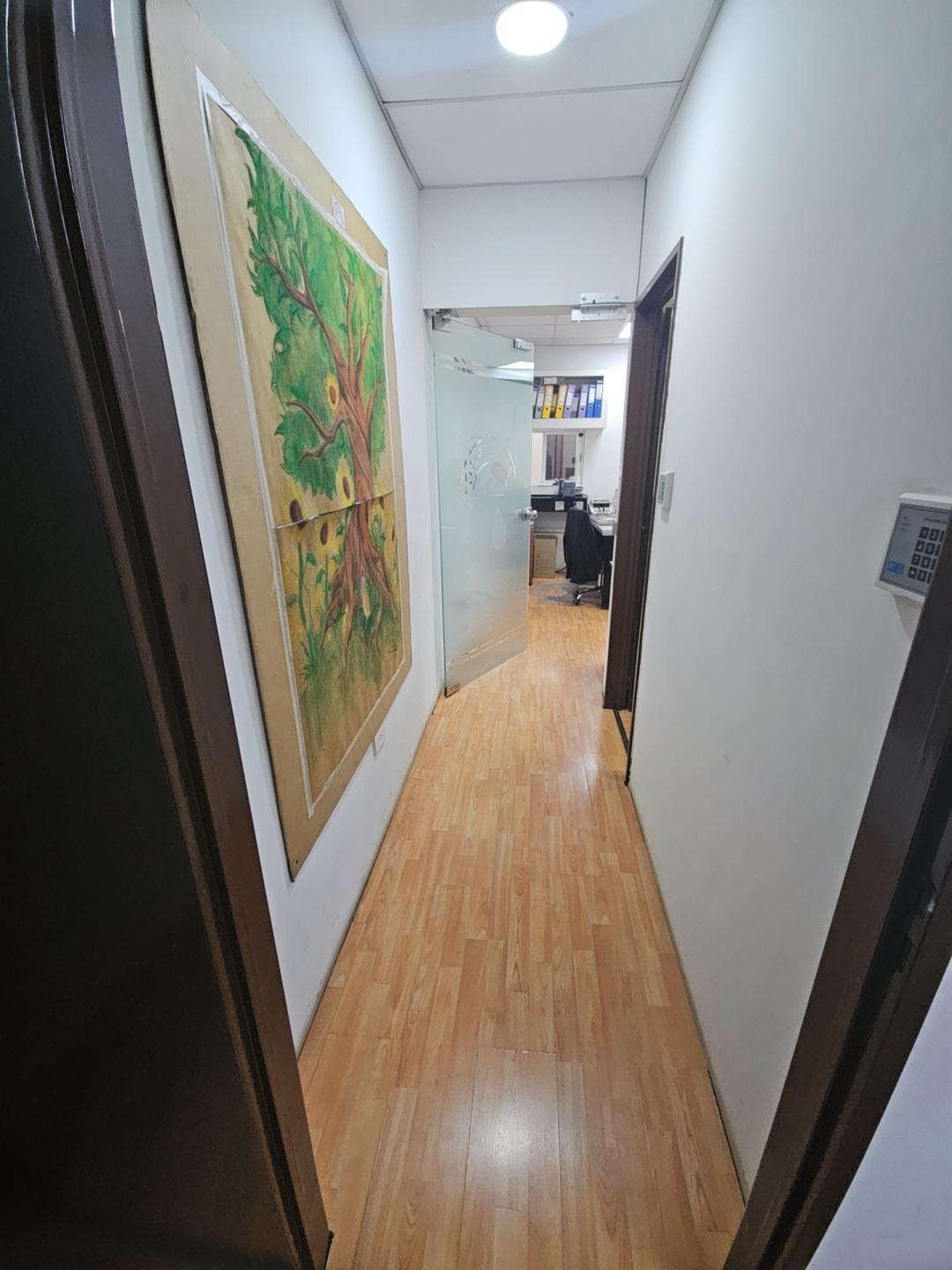 Excelente Galpon esquina. Doble ingreso con Oficinas U$S 179.000.- Patron 3A
